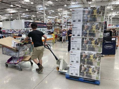 Wholesale inflation in US edged up in July from low levels